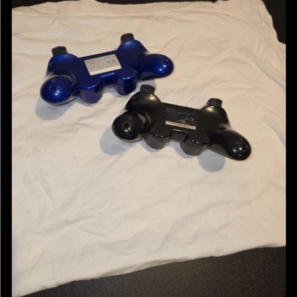 Sony Wireless Controllers - Vibrant Blue and Classic Black. FOR PARTS ONLY - Picture 2 of 2